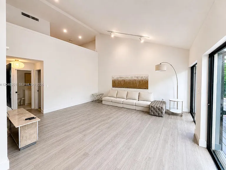 3074 Aviation Ave #1 — Photo 5