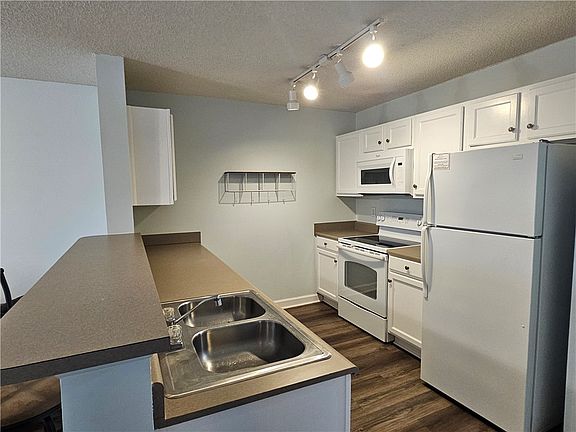 3rd image of 731 Harts Cove Way