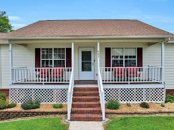 4th image of 403 Barberry Dr NW
