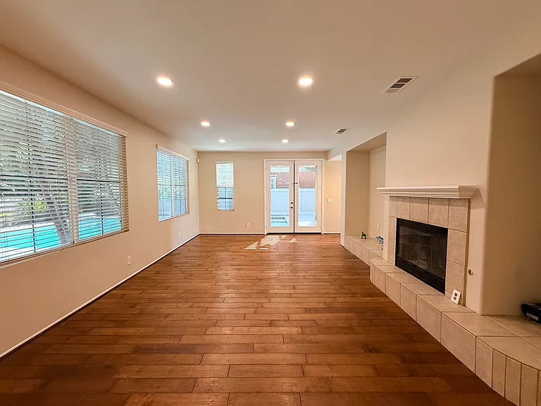 12190 Roseville Dr — Photo 7
