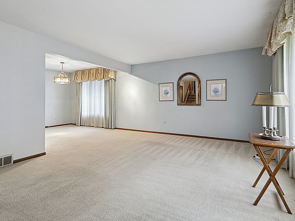 3rd image of 16460 Blossom Ln