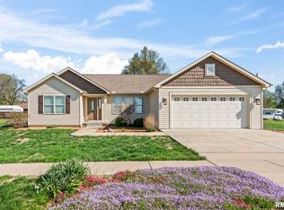 210 Cedar St, Kincaid, IL 62540