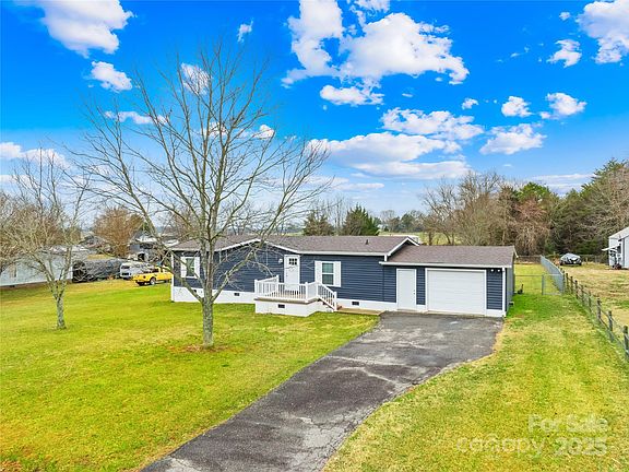 4th image of 133 Hallmark Estates Dr