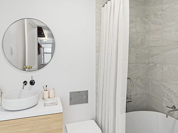 4th image of 153 1/2 Stanton St #2R
