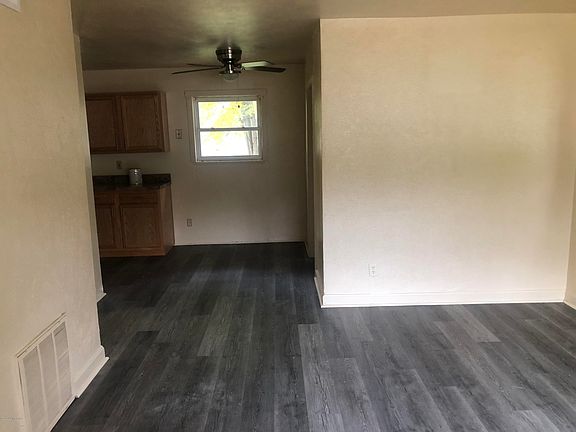 3rd image of 4809 Seville Dr