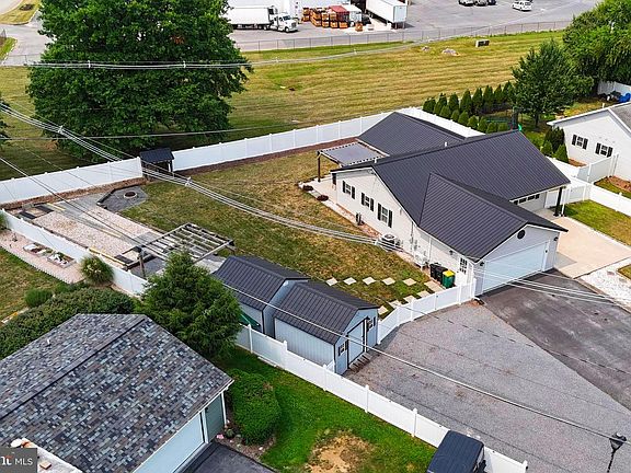 3rd image of 1020 Brandon Dr