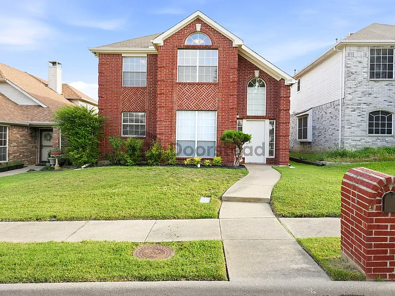 1352 Mae Dr — Photo 5