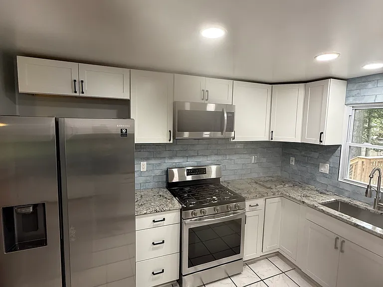 4009 Brewster Ln — Photo 10