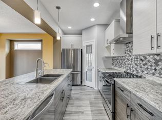 42 Pepin Pl, Winnipeg, MB R3X 0M3