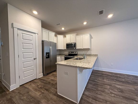 4th image of 1559 Iroquois Ct