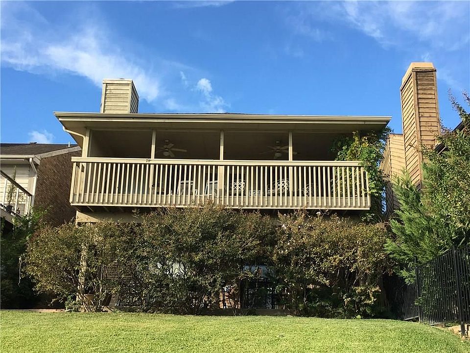 1st image of 303 Columbia Dr