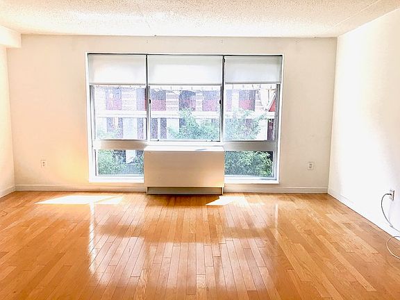 3rd image of 555 W 23rd St #South4k