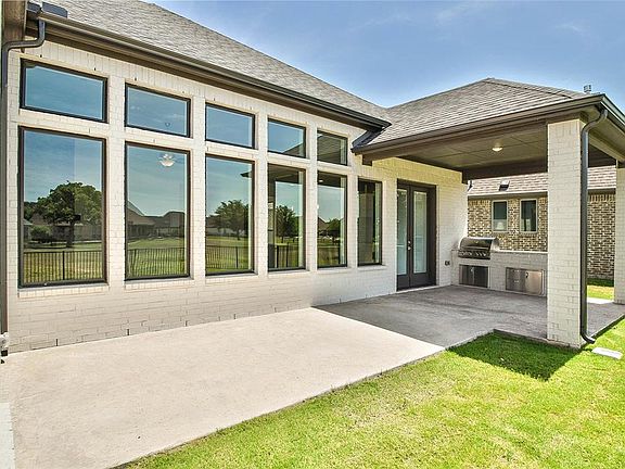 3rd image of 2429 Palmer Ct