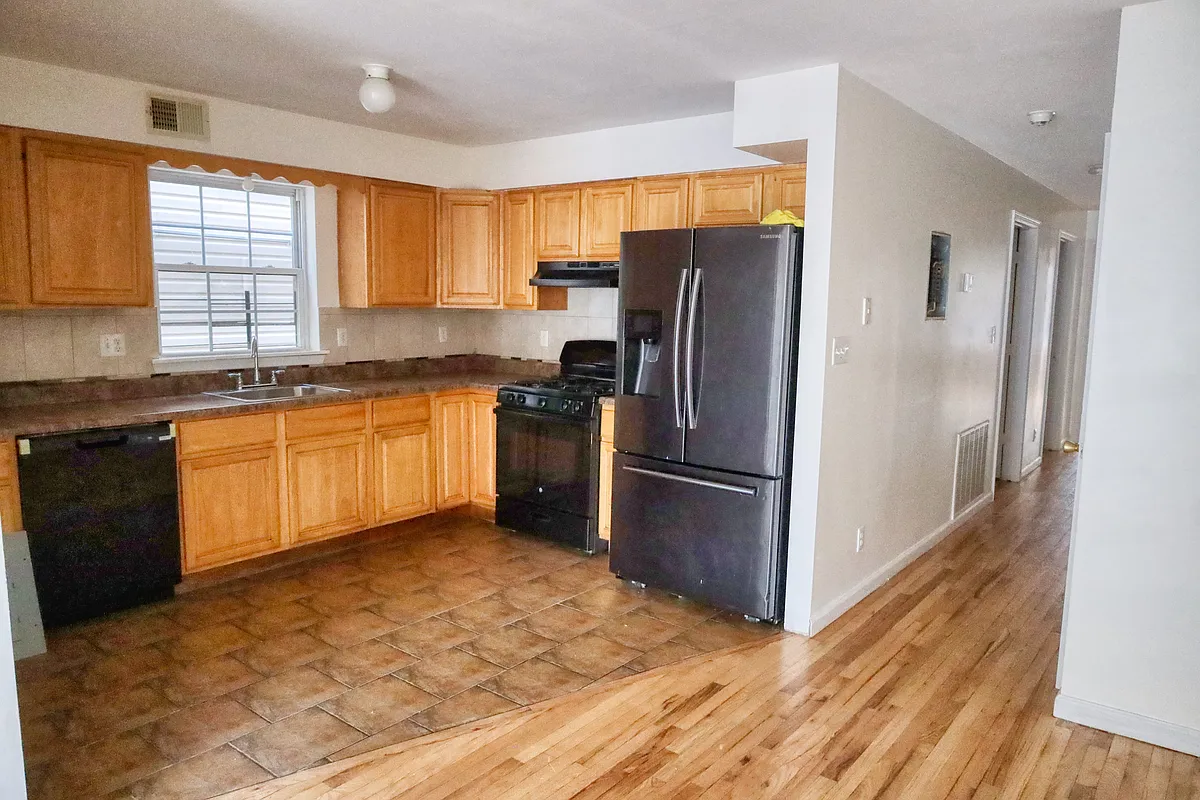 Building Photo - 29 Hanford St #1