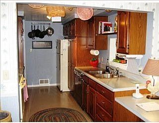 3rd image of 1009 Valley Dr