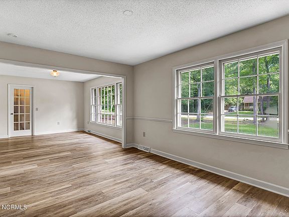 4th image of 5610 Hillwood Street