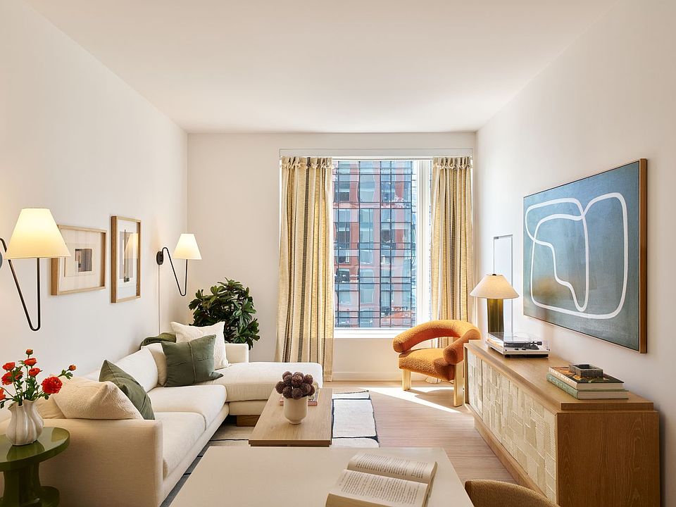 1st image of 550 10th Ave #2509