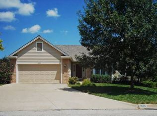 906 Summerfield Pl, Lawrence, KS 66049