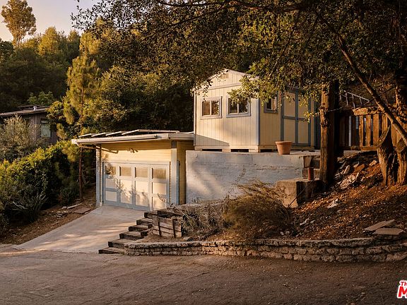 2nd image of 2041 N Alta Vista Ave