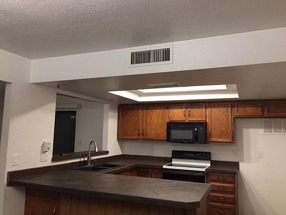 3rd image of 1117 W Yale Dr