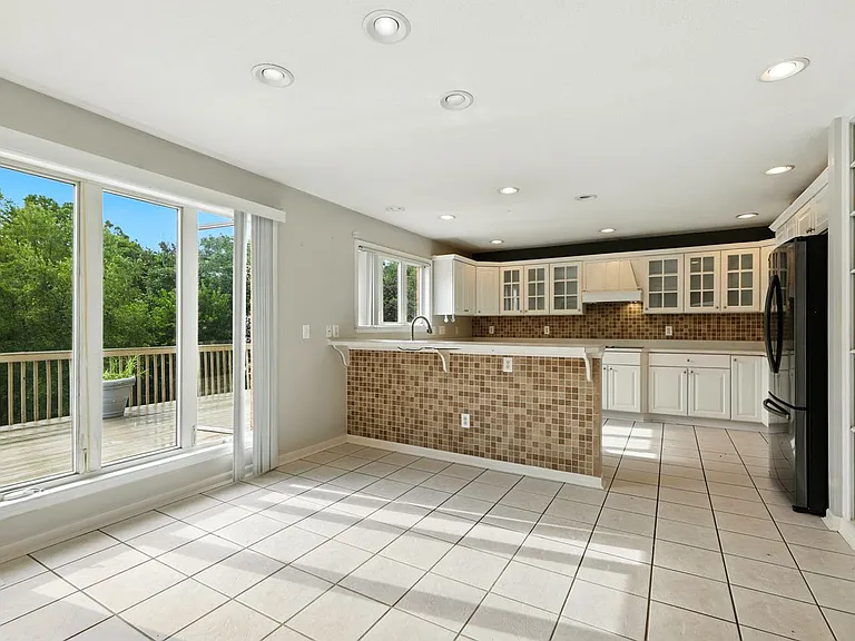 6643 Willow Bend Dr — Photo 10