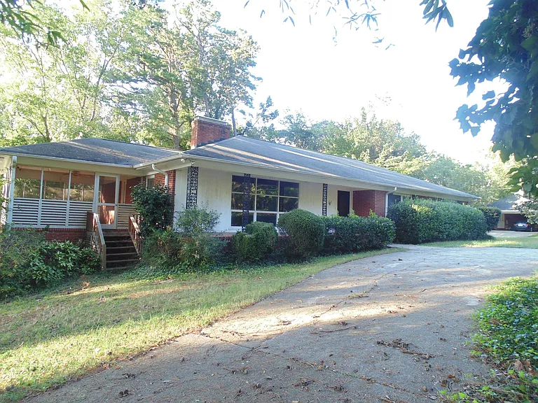 161 Shasta Ln — Photo 2