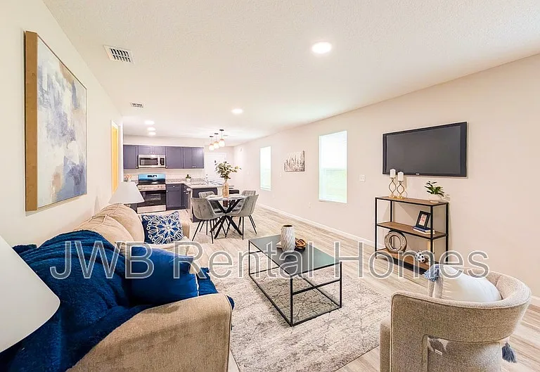 1284 Pangola Dr — Photo 5