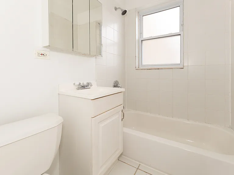 1135 W. Pratt — Photo 8