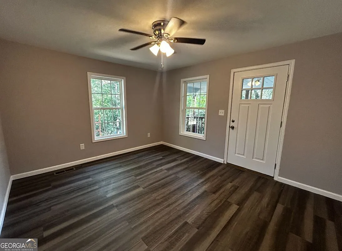2 bed, 1.0 bath, 896 sqft, $1,150 — Photo 2
