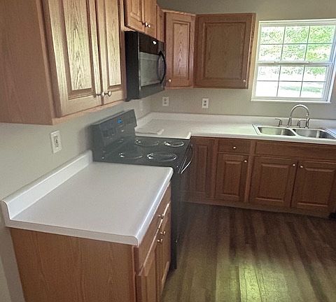 3rd image of 143 Autumn Pine Dr #143