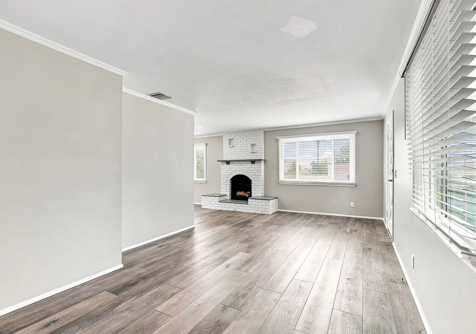 Charming 3-Bedroom Home in Sierra Madre with Spacious Outdoor Living — Photo 4