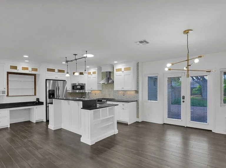 3229 E Clarendon Ave — Photo 14