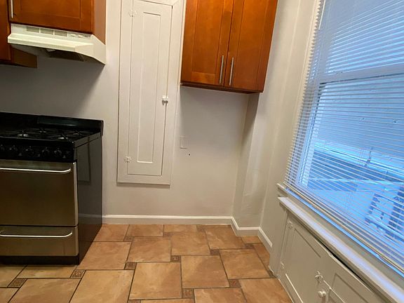 4th image of 360 Hyde St #209