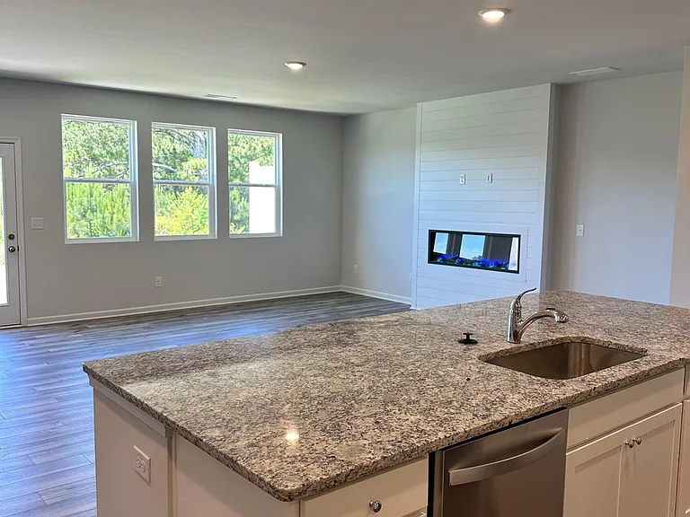 731 Point Place Dr — Photo 4