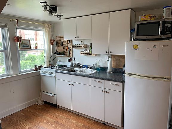 2nd image of 261 W McMillan St APT 3