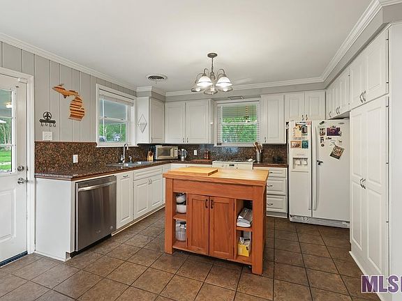 3rd image of 5875 Glenwood Dr