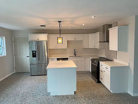 3rd image of 3023 Florida Blvd