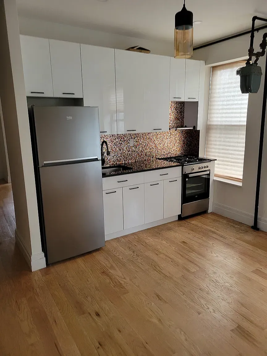 127 Grand Street — Photo 1