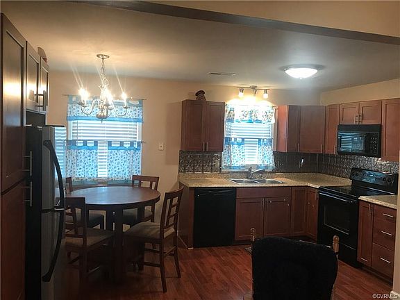 3rd image of 308 Pinoak Dr