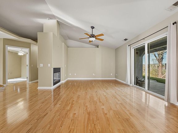 5th image of 315 River Park Dr