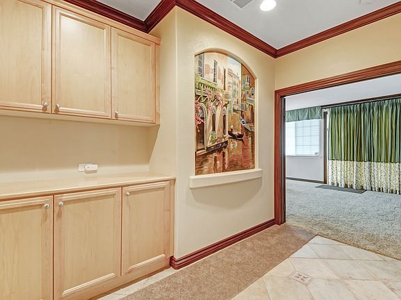 5th image of 5493 Middlebury Ct