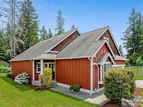 Neighbors only on one side provides for wanted privacy. 