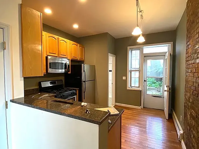 22-03 25th Rd #1R — Photo 3