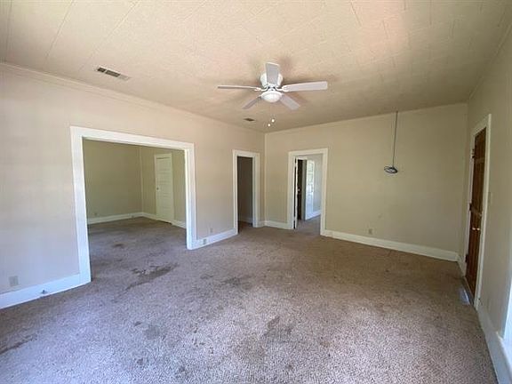 5th image of 221 E Stroud St