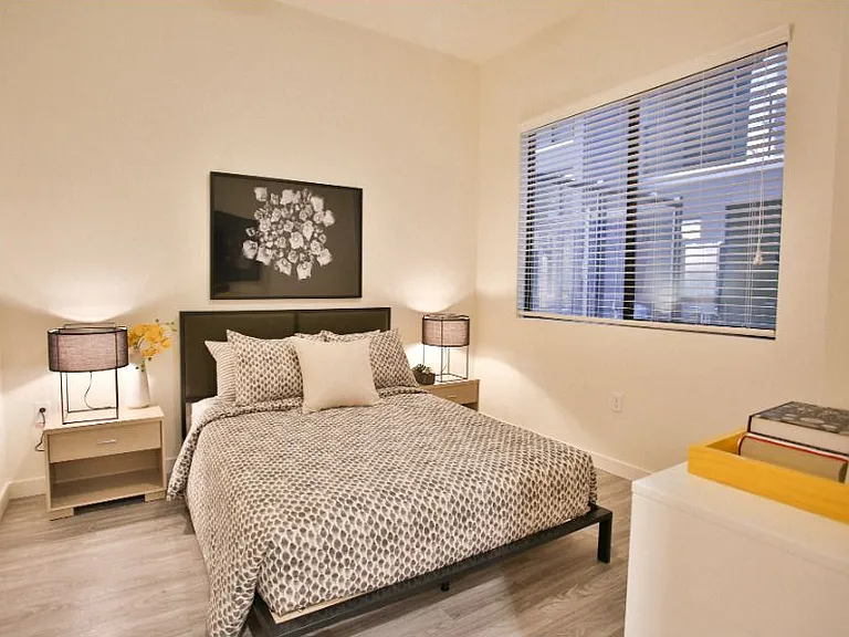 Dusk Scottsdale Apartments — Photo 17