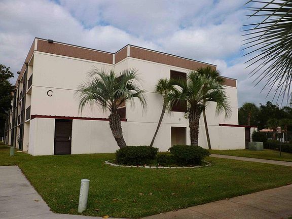 2nd image of 2046 Beach Blvd