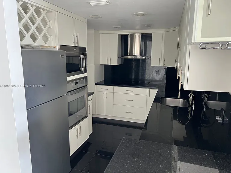 500 Bayview Dr #620 — Photo 9