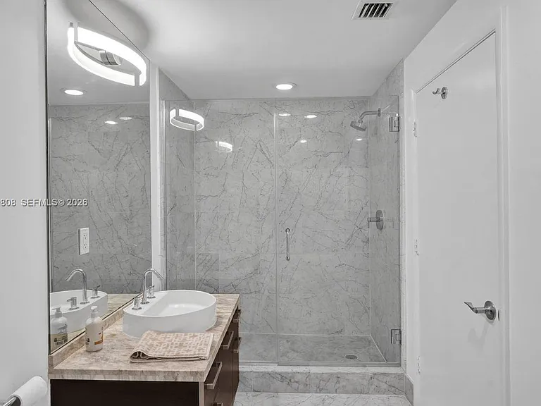 244 Biscayne Blvd #2005 — Photo 18