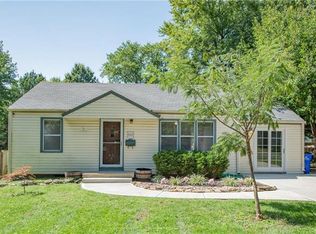 7724 Robinson St, Overland Park, KS 66204
