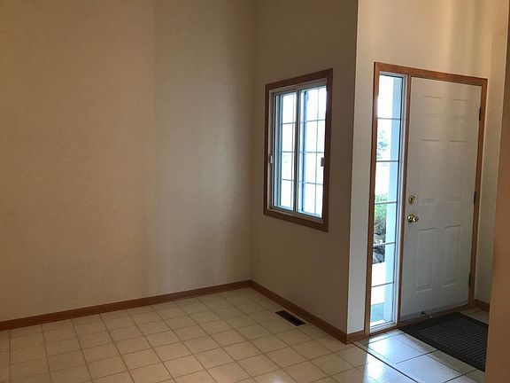 3rd image of 3727 Burgundy Dr